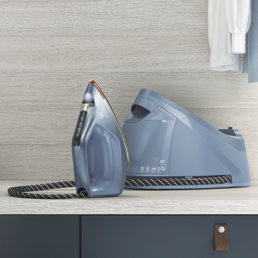 Electrolux E8ST16DBM steam ironing station – image 7