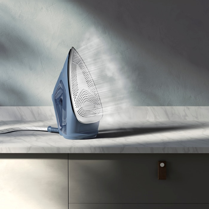Electrolux E7SI1-8DB Dry & Steam iron – image 4
