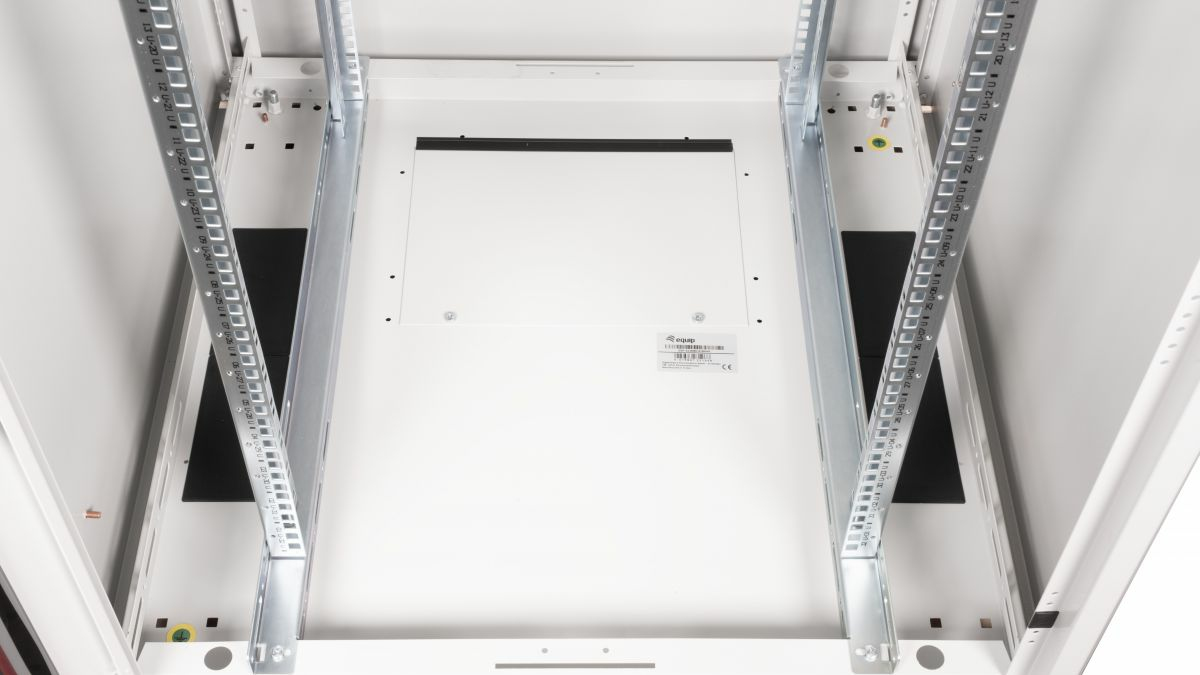 Equip Basic Flex 19' Cabinet, 32U – image 5