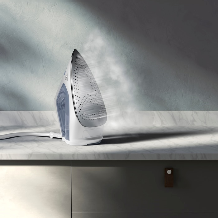 Electrolux E7SI1-4WB Dry & Steam iron Glissium soleplate – image 4