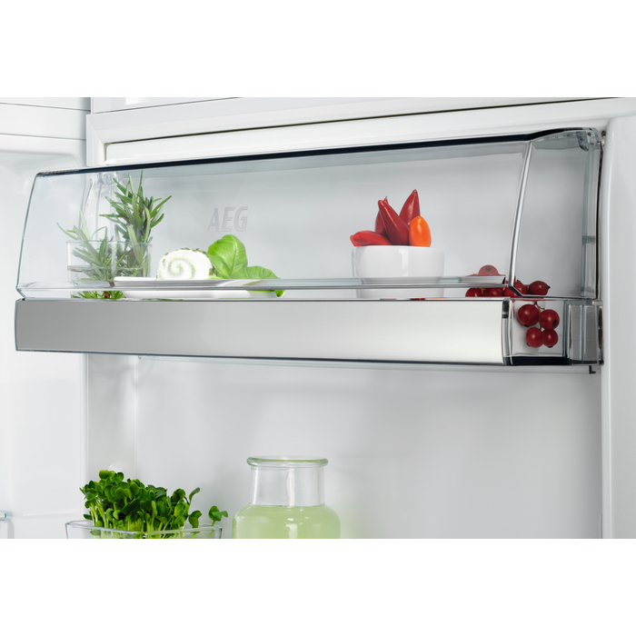 AEG Series 6000 RKB439F1DW fridge Freestanding – image 7