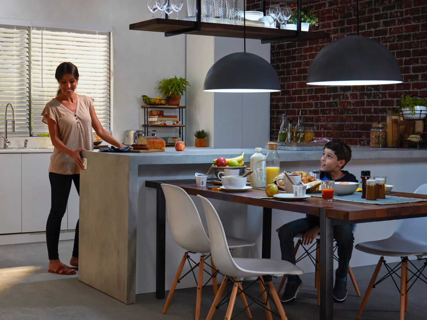Philips by Signify Philips Hue White Starter kit: 3 E27 smart bulbs (1100) + smart button – image 2