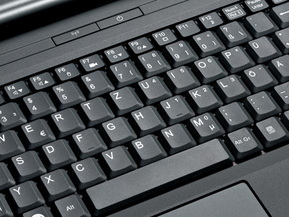 Fujitsu ESPRIMO Mobile M9400 – image 6