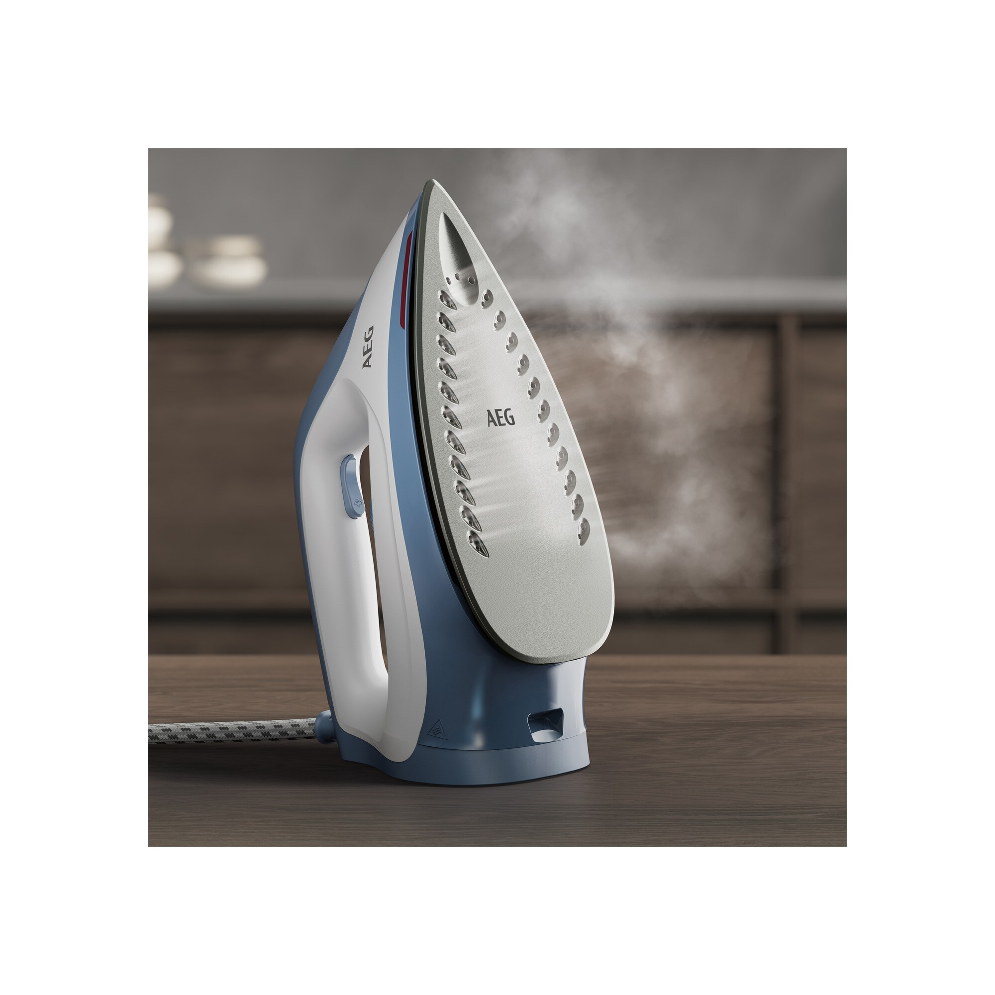 AEG ST5-1-2DB 2400 W 1.2 L Glissium soleplate Blue, White – image 2