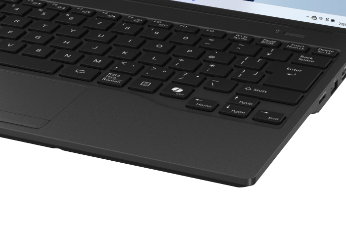 Fujitsu LIFEBOOK UH-X/J3 Intel Core Ultra 7 155U Laptop – image 3