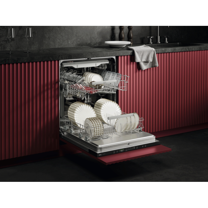 AEG Series 5000 GI5200C2SU dishwasher Fully built-in 14 place settings – image 3