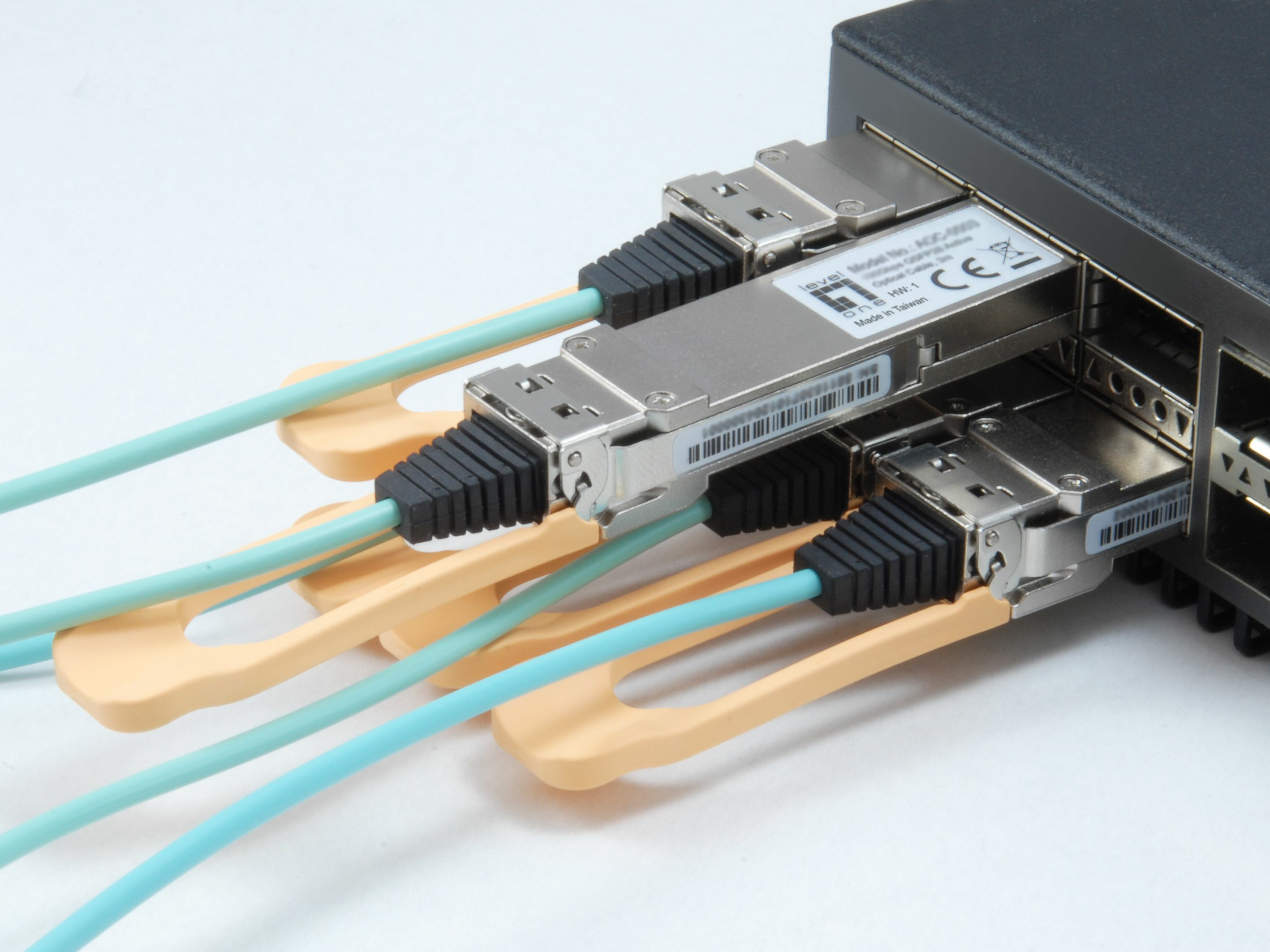 LevelOne AOC-0501 Netzwerk-Transceiver-Modul Faseroptik 103100 Mbit/s QSFP28 850 nm