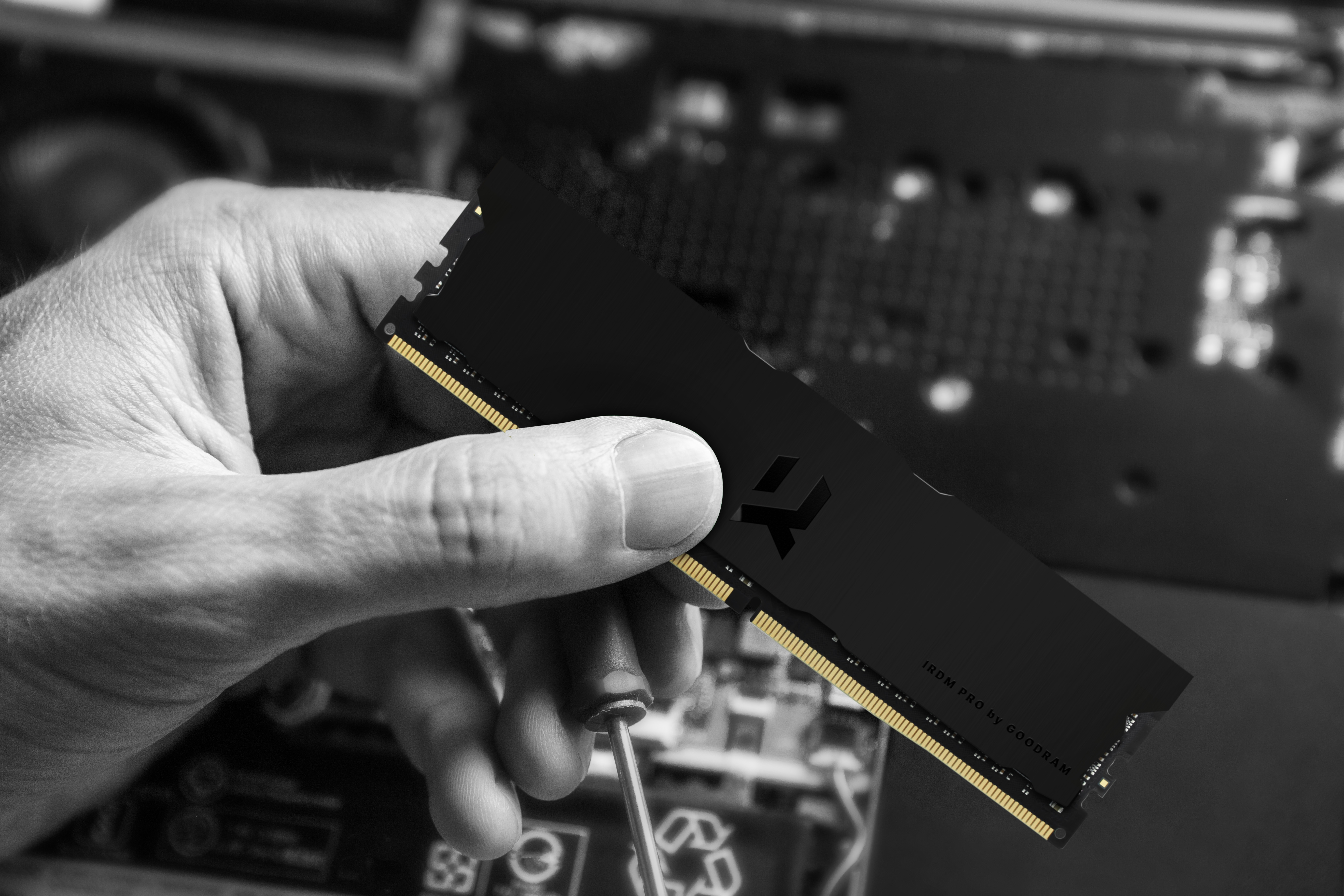 Goodram IRDM PRO memory module 8 GB 1 x 8 GB DDR4 288-pin DIMM image 7