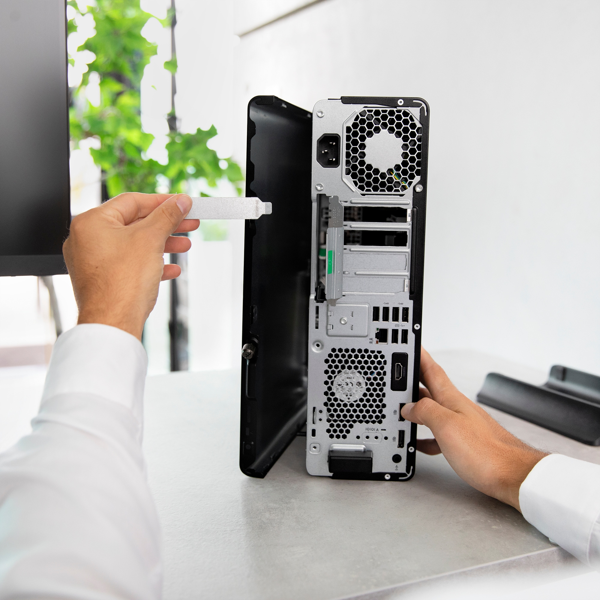 HP EliteDesk 800 G8 Intel® Core™ i5 i5-11500 8 GB DDR4-SDRAM 256 GB SSD Windows 10 Pro SFF PC Black image 4