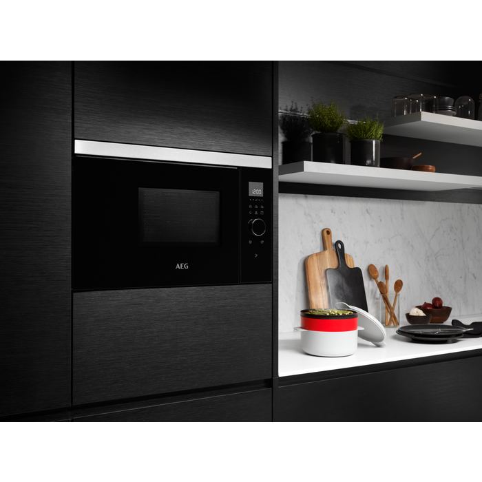 AEG MBE2657SEM Black, Stainless steel Solo microwave Built-in – image 2