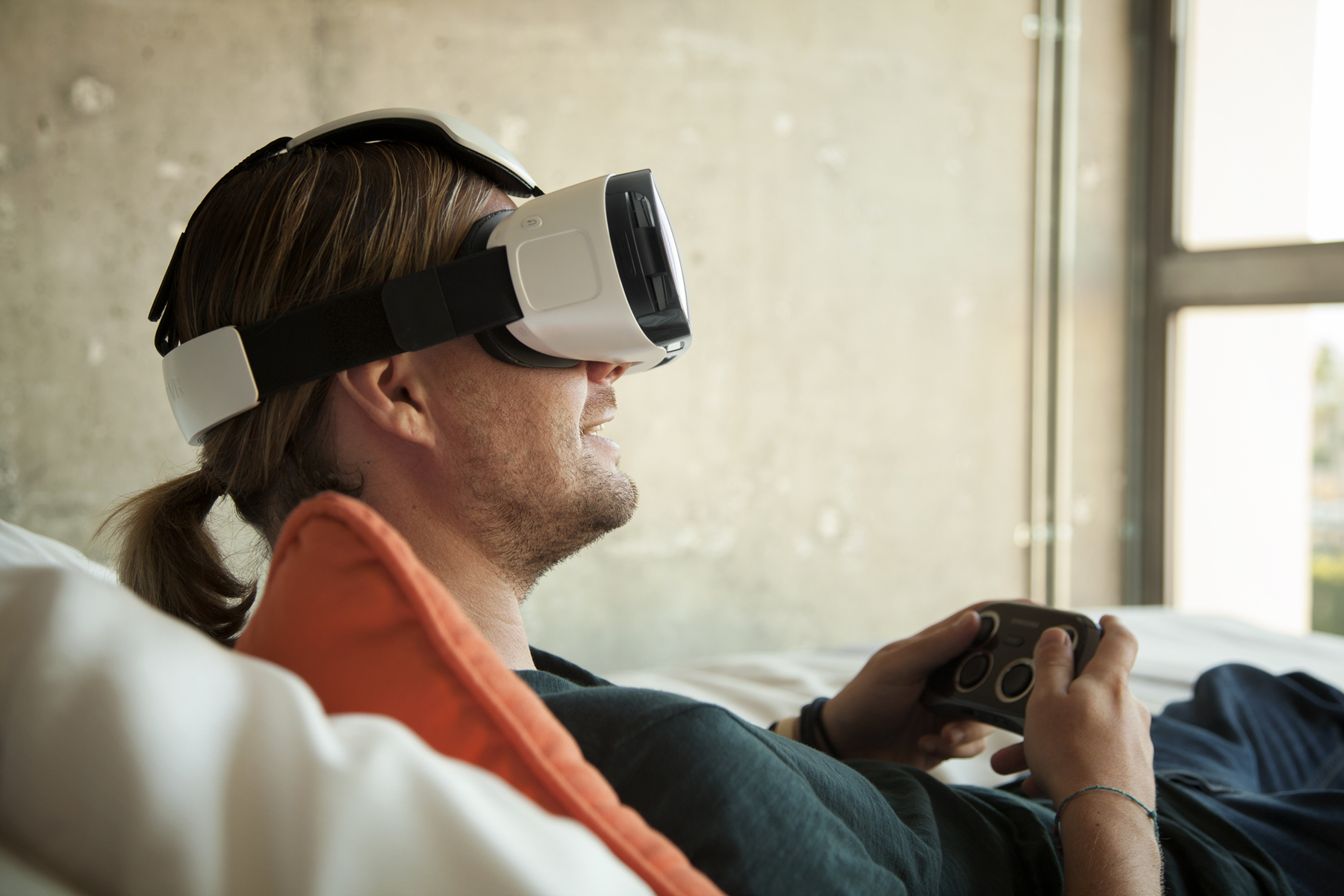 Samsung Gear VR + Game Pad – image 6