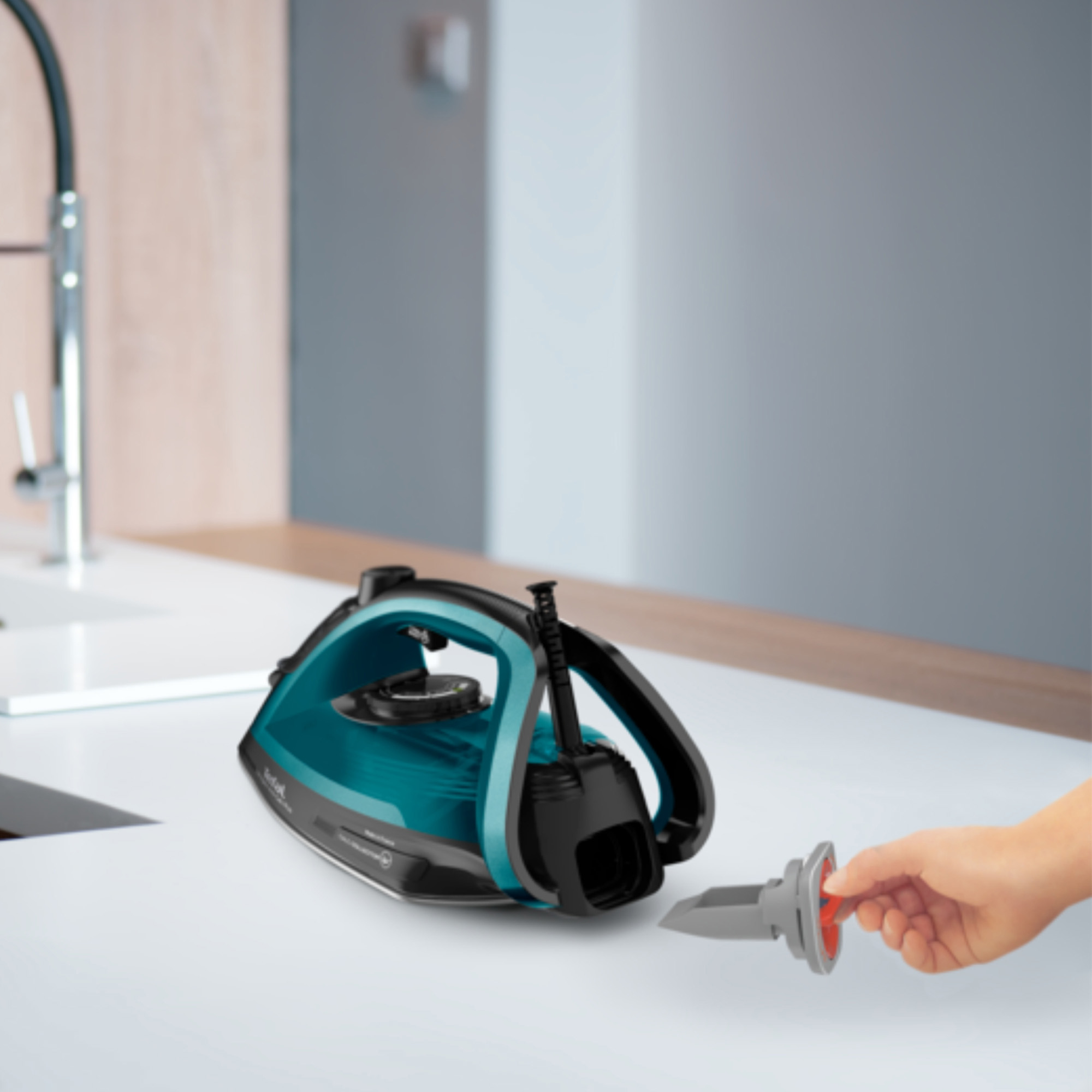 Tefal FV6848G0 iron Steam iron Durilium Airglide soleplate – image 5