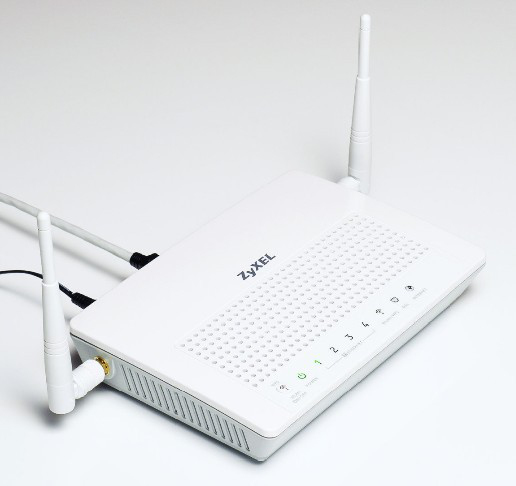 Zyxel P-660HN-I wireless router Fast Ethernet White – image 6