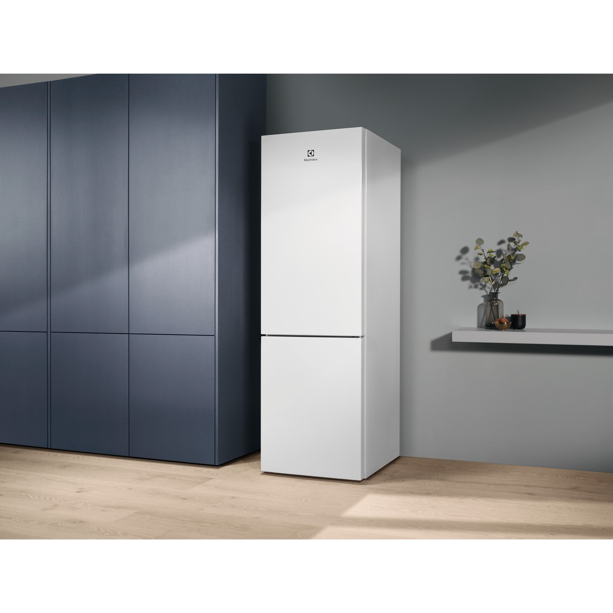 Electrolux LNC7ME32W1 Freestanding – image 2
