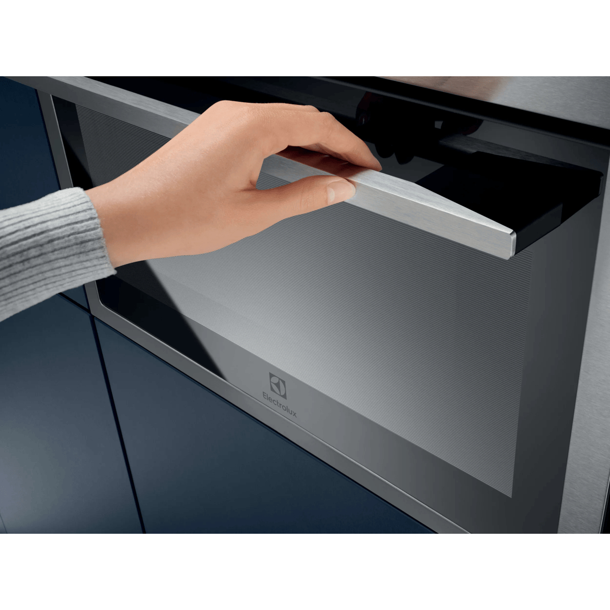 Electrolux KOMFE46X 42 L 2100 W Stainless steel – image 2
