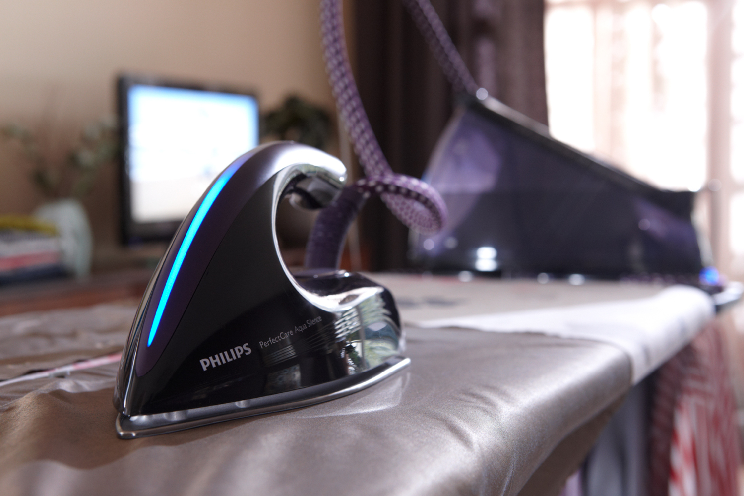 Philips PerfectCare Aqua Silence GC8650/80 Steam generator iron – image 6