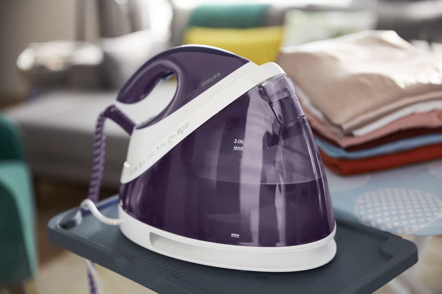 Philips PerfectCare Viva GC7052/30 steam ironing station – image 3