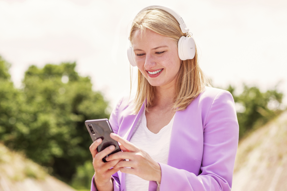 Trust 23909 headphones/headset Wired & Wireless Head-band Music Micro-USB Bluetooth White – image 9