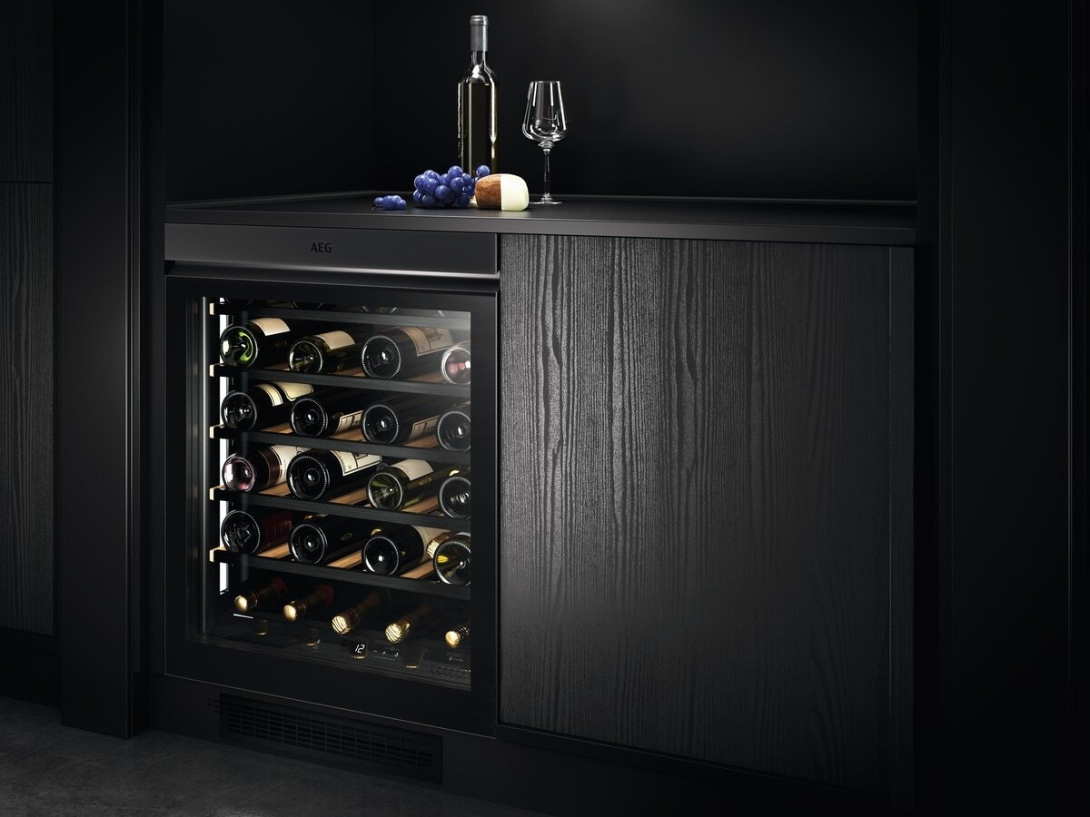 AEG AWUS040B8B Built-in Black 40 bottle(s) – image 7