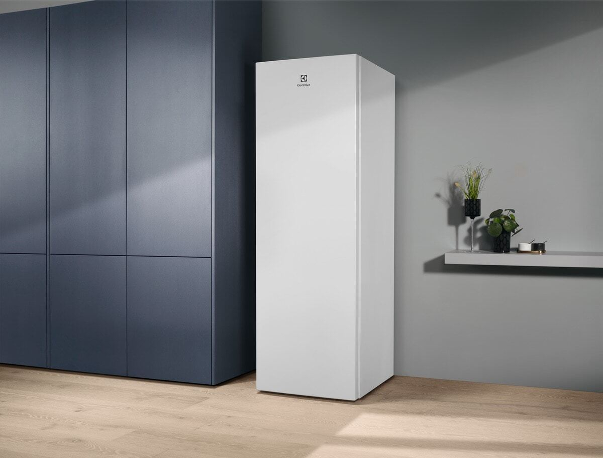 Electrolux LRT5MF38W0 fridge Freestanding – image 5