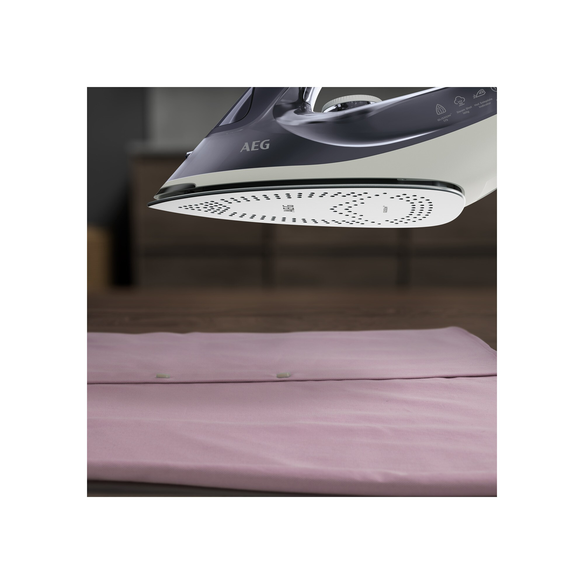 AEG SI6-1-2MN Steam iron Ceramic soleplate – image 5