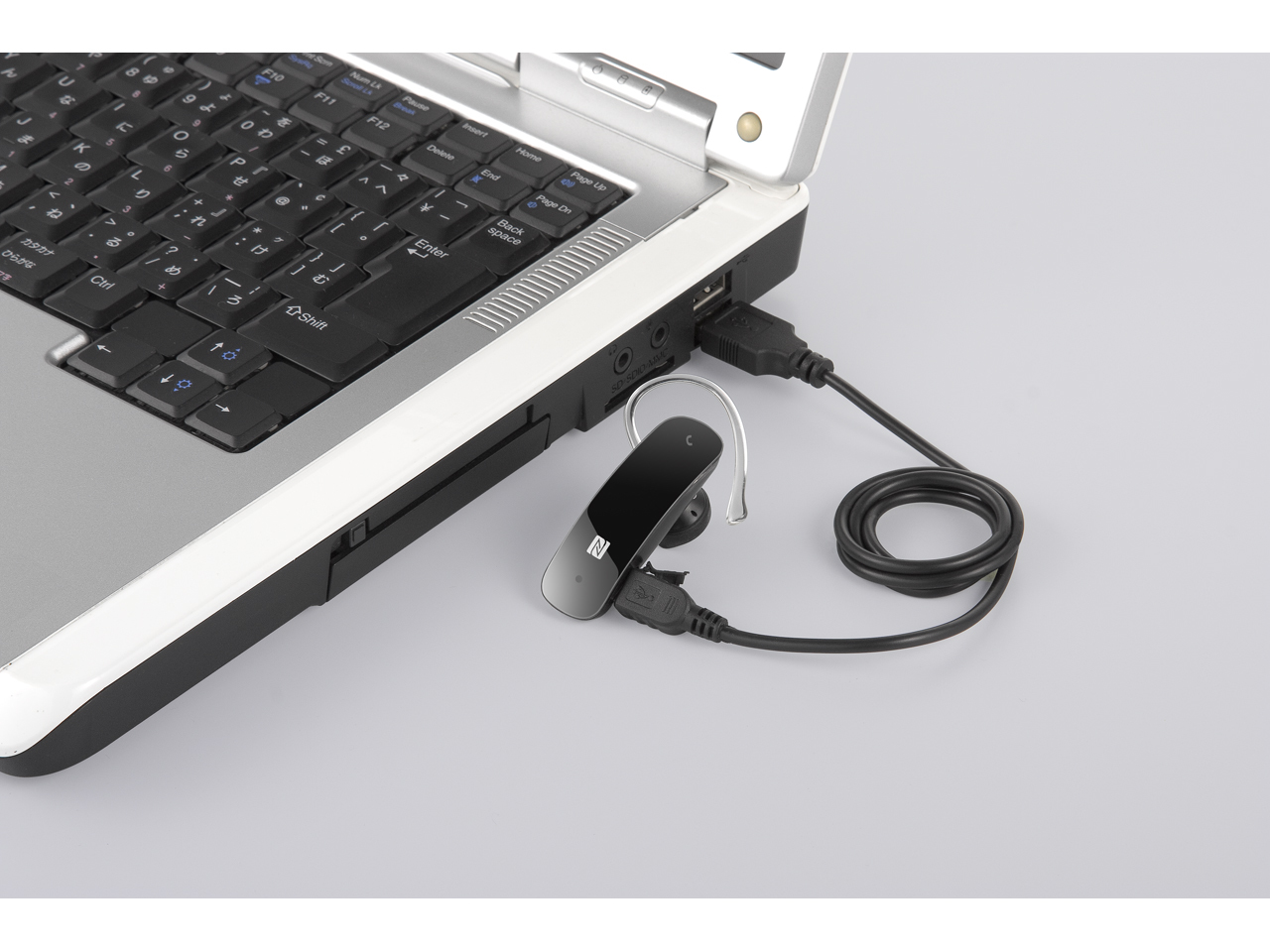 Buffalo BSHSBE33RD headphones/headset Wireless Ear-hook, In-ear Micro-USB Bluetooth Black, Red – image 3