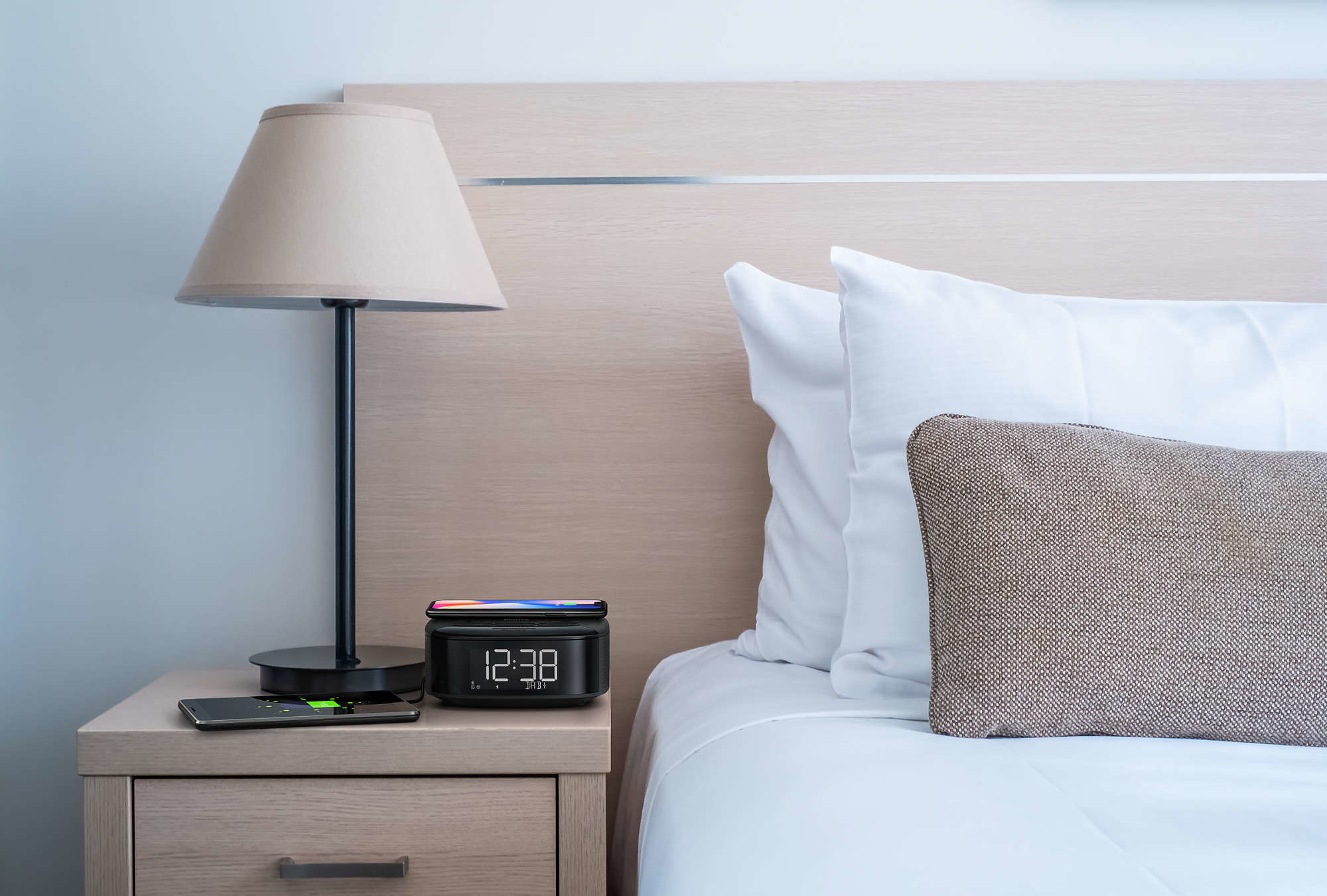 Philips TAR7705 Clock Radio with DAB+ and Wireless Phone Charging – image 7