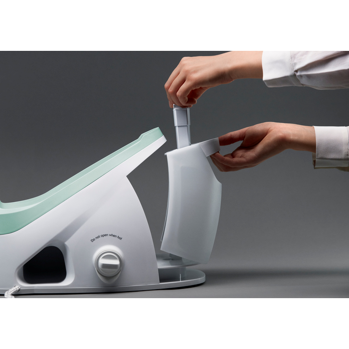 Electrolux E7ST1-2LG steam ironing station – image 6