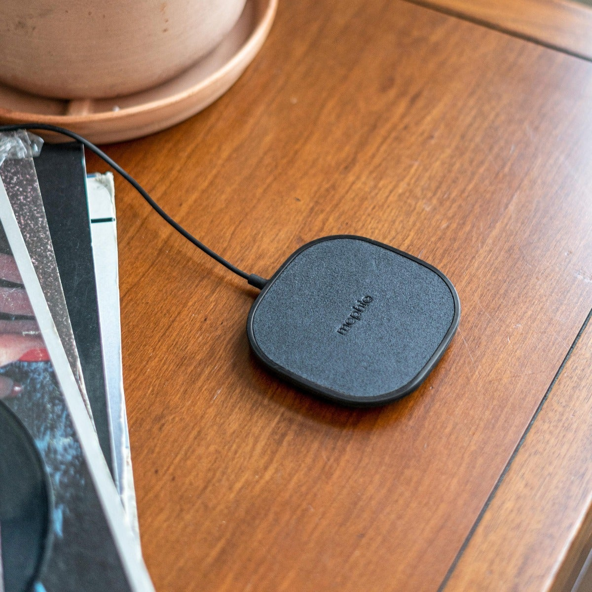 mophie 409903378 mobile device charger Smartphone Black AC Wireless charging Indoor – image 4