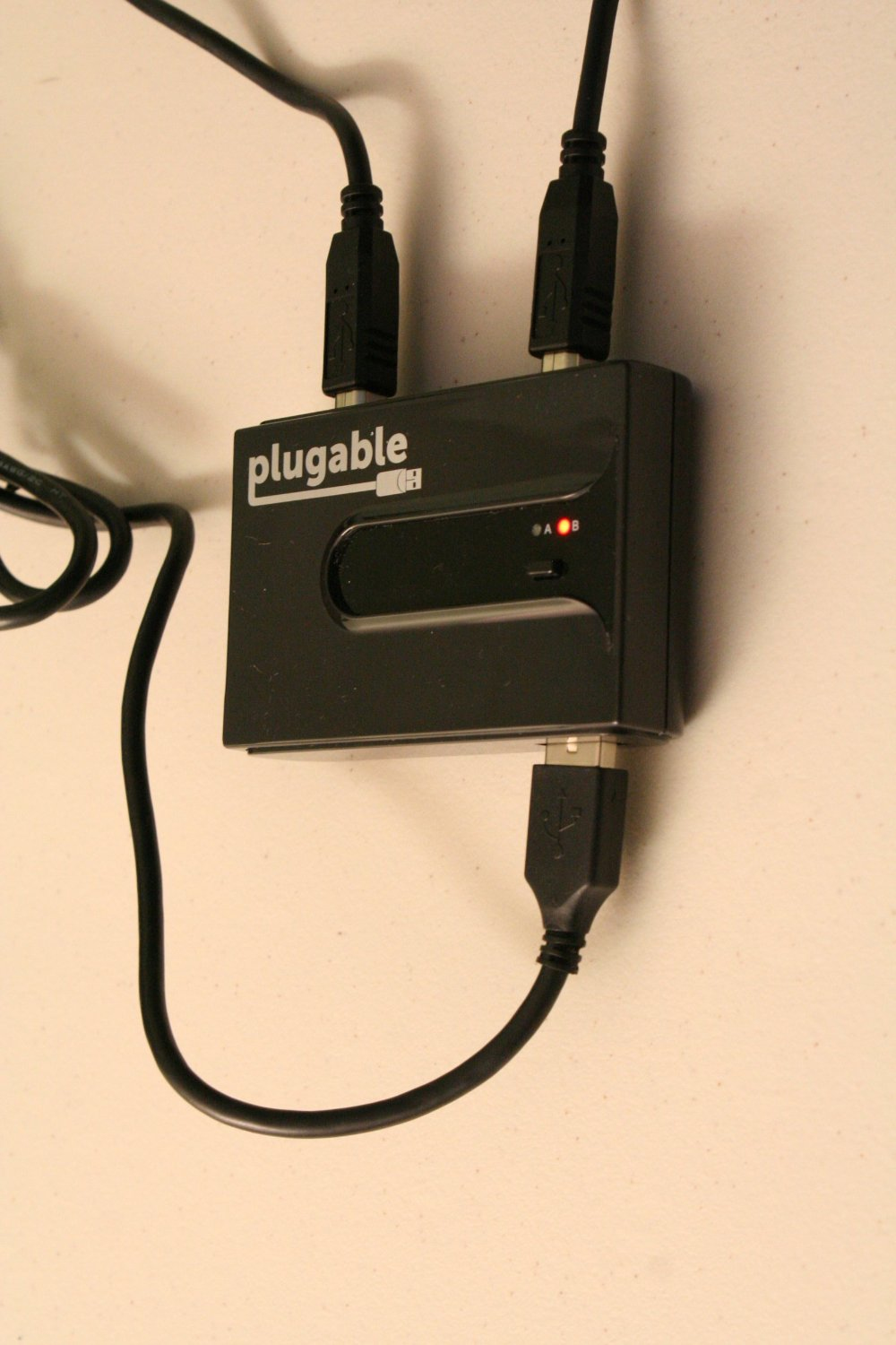 Plugable Technologies USB 2.0 Sharing Switch for One-Button USB Device Port Sharing Between Two Computers (A/B Dual Computer Switch) – image 4