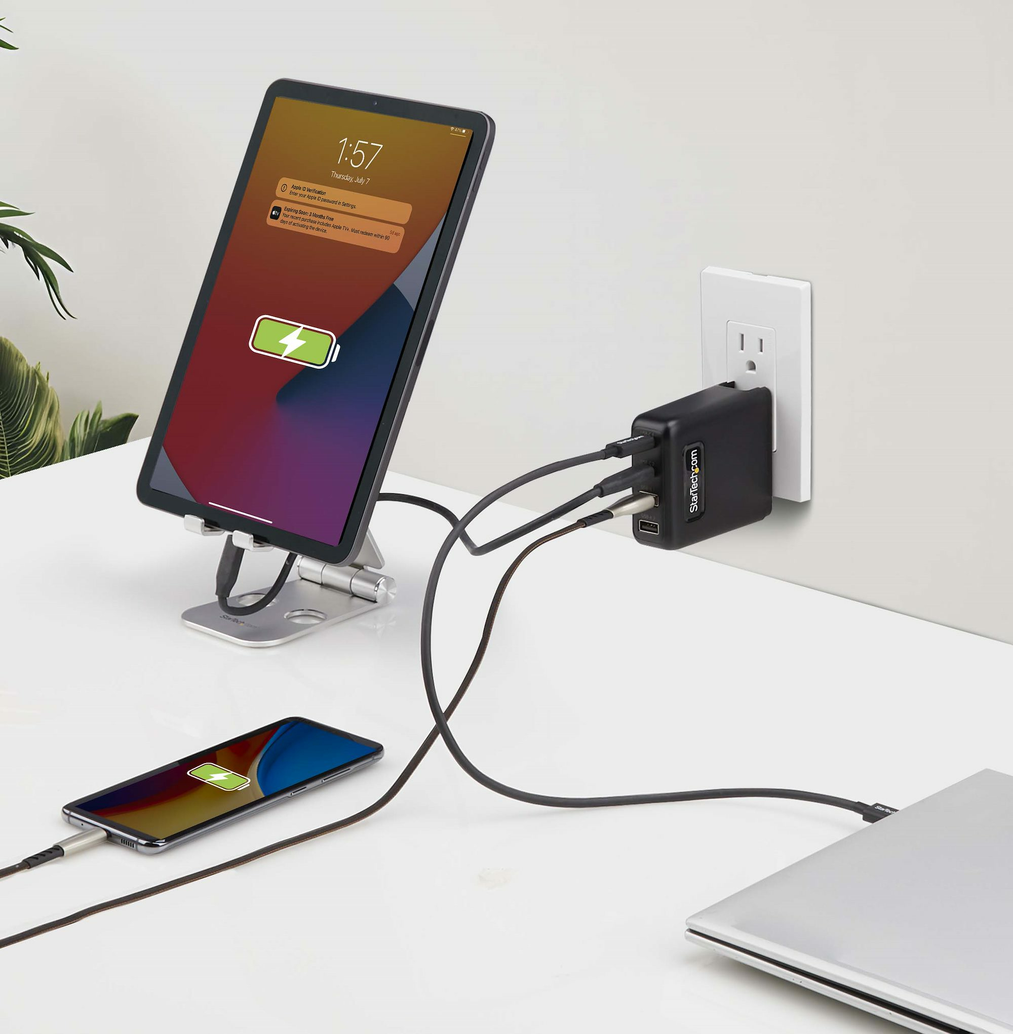 Resim StarTech.com 100W GaN USB-C PD 3.0 Duvar Tipi Şarj Cihazı, 2x USB-C, 2x USB-A, 1.8m Kablo, Siyah