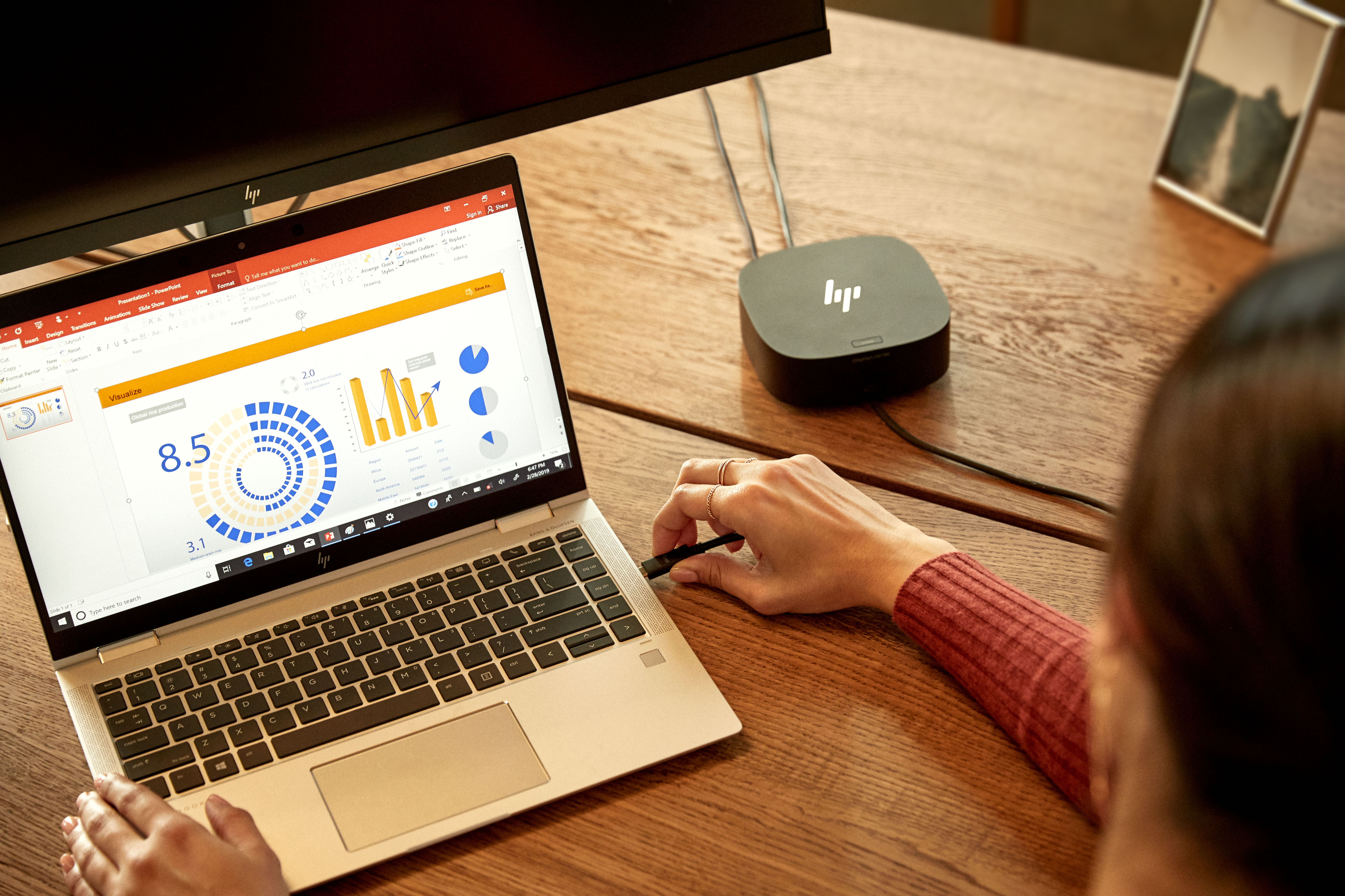 HP USB-C/A Universal Dock G2. Connectivity technology: Wired, Host interface: USB 3.2 Gen 1 (3.1 Gen 1) Type-C. Product co