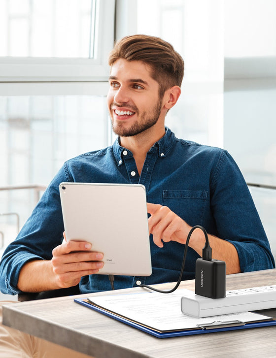 Ugreen 10216 mobile device charger Universal Black AC Fast charging Indoor – image 2