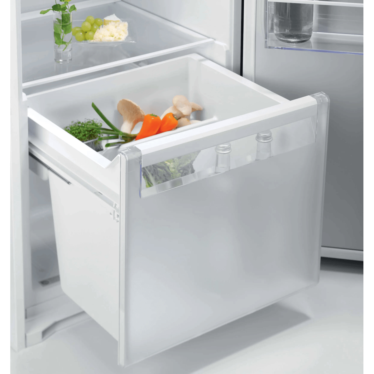 Electrolux KRD6DE18S4 fridge Built-in – image 2