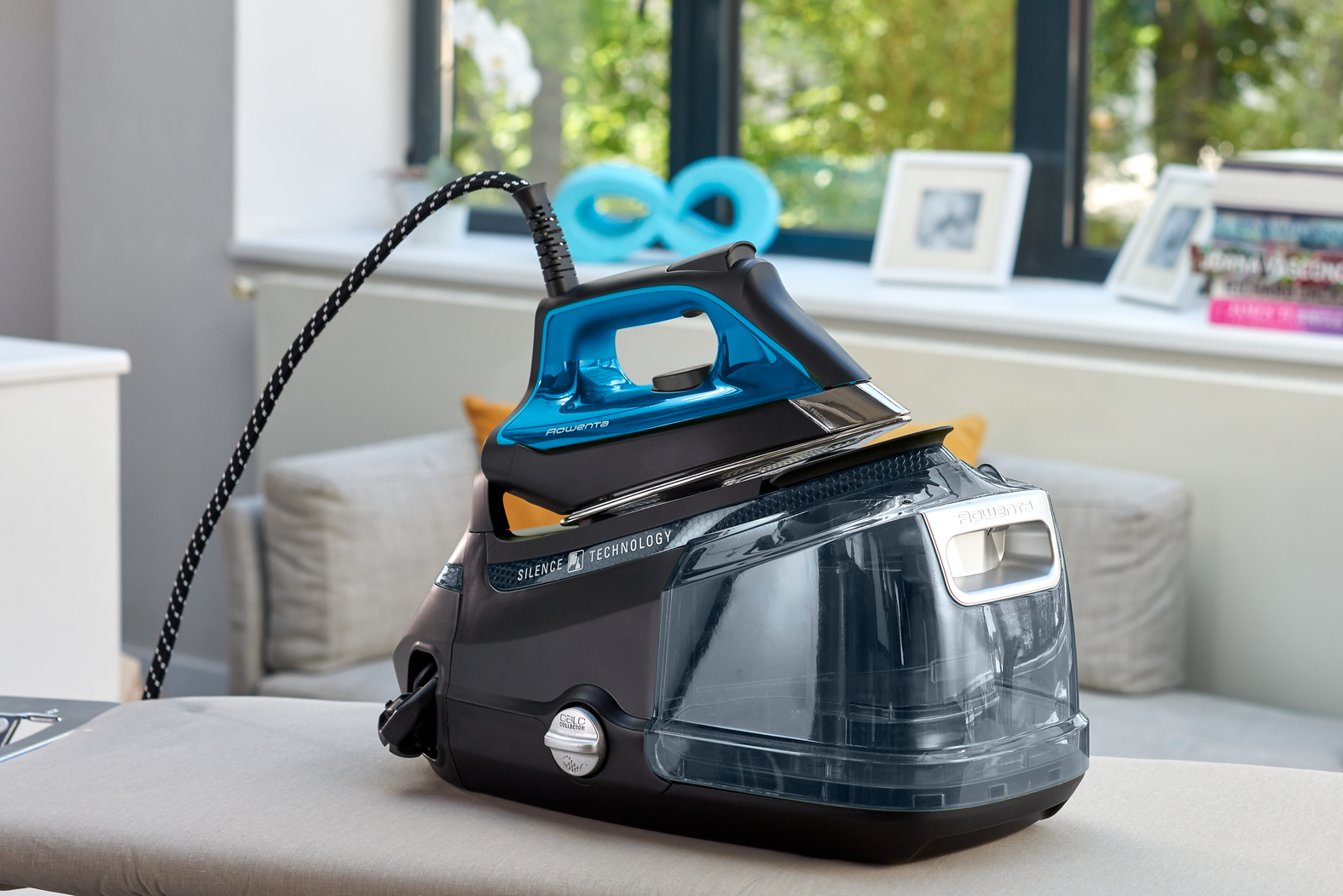 Rowenta DG922 Pressurized steam ironing station – image 2