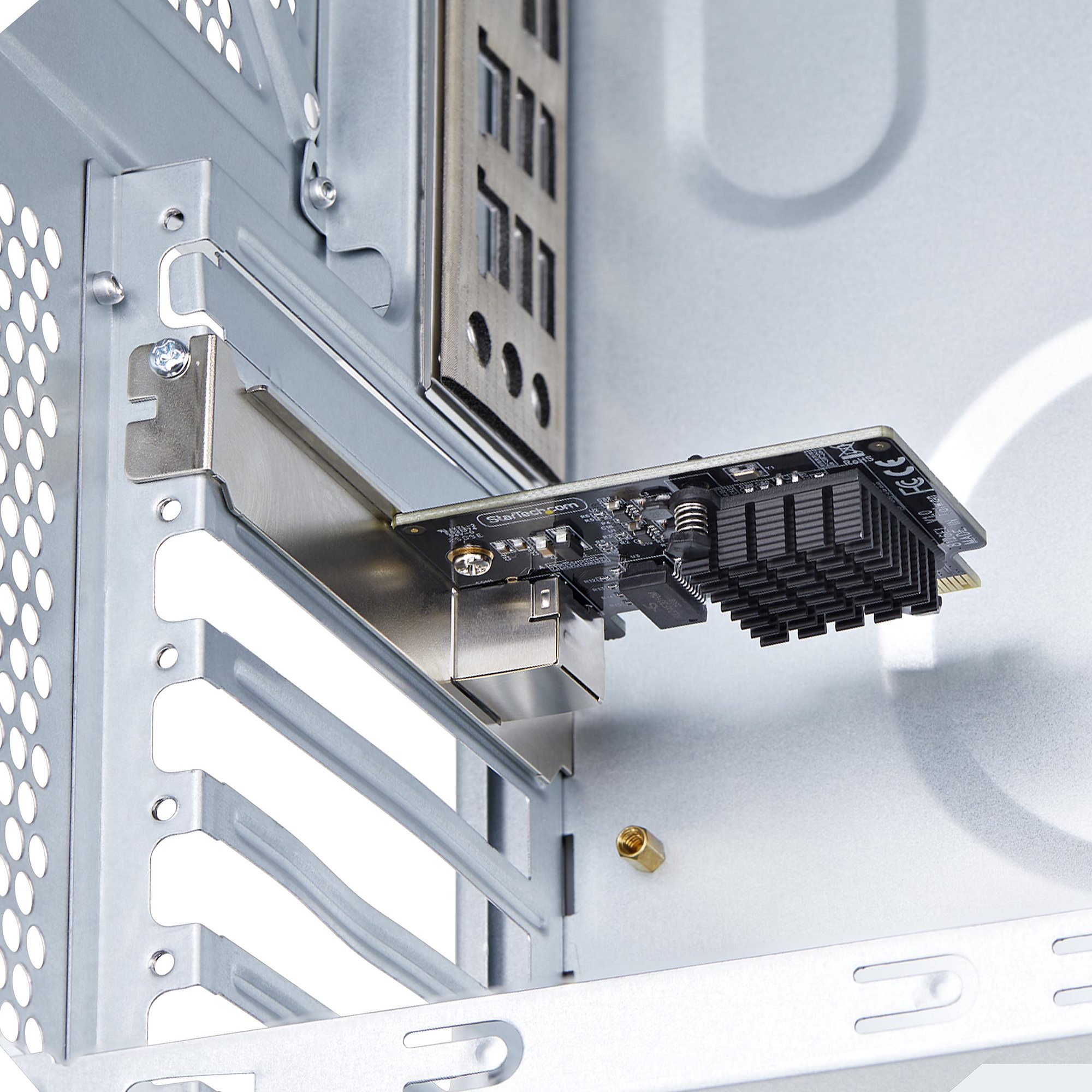 صورة بطاقة شبكة StarTech.com PR15GR-NETWORK-CARD 5Gbps PCIe، Realtek RTL8126، منفذ جيجابت إيثرنت واحد، أسود/فضي