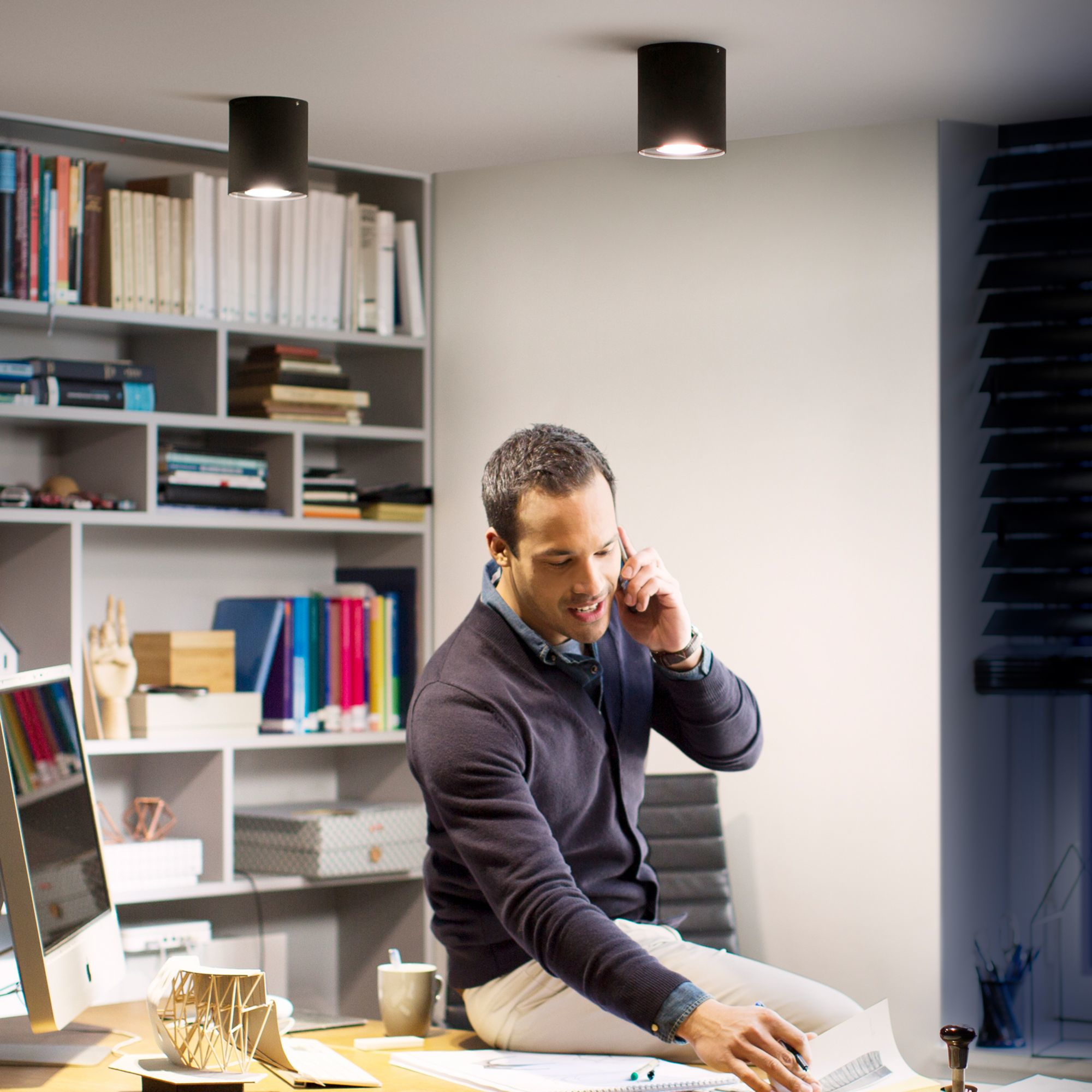 Philips by Signify Philips Hue White ambience Pillar single spotlight – image 9