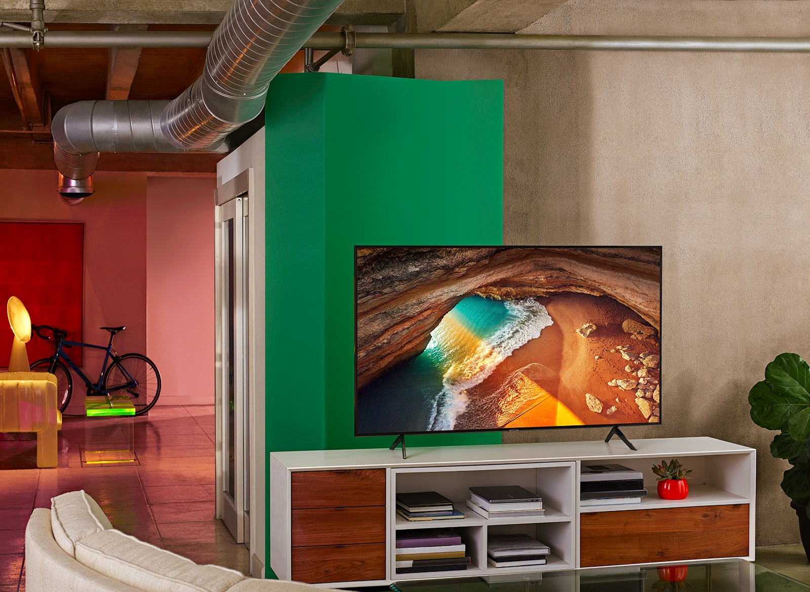 Samsung QN75Q60RAFXZA TV – image 5