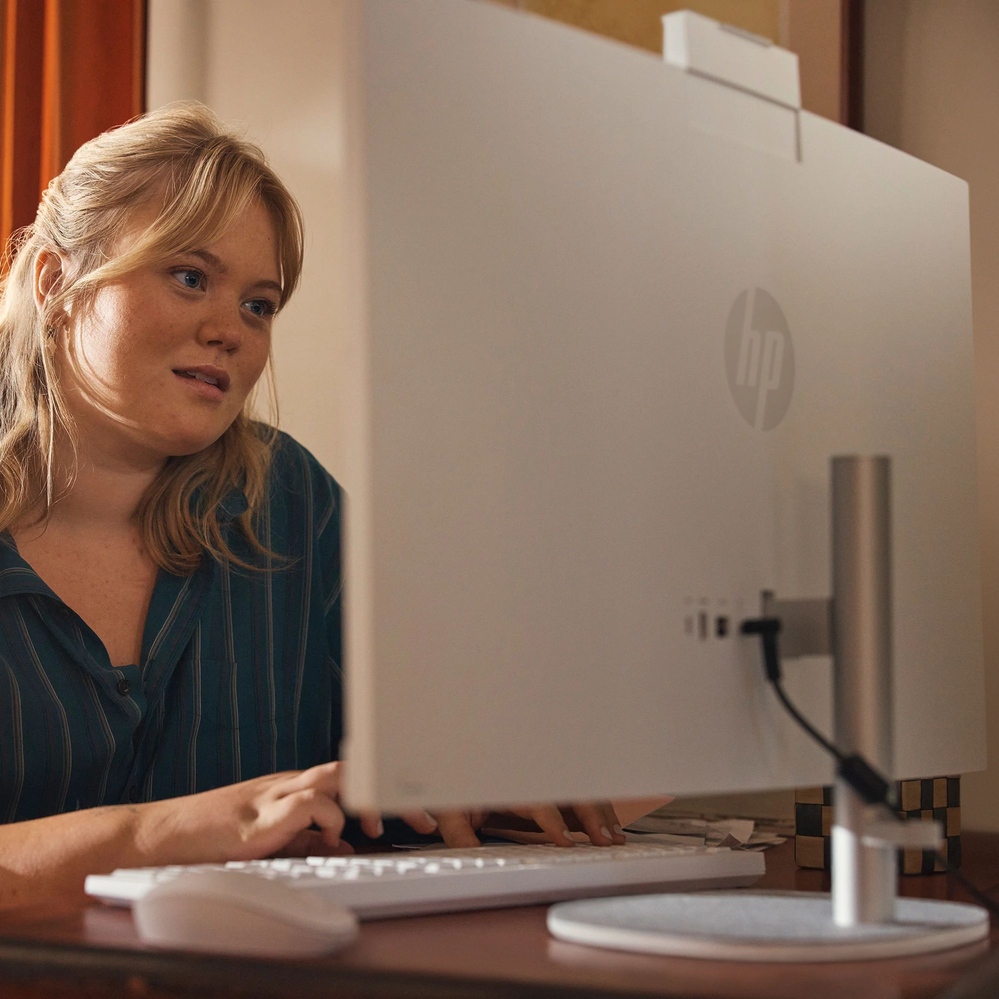 HP - All in One HP 27-cr0002ns, Ryzen 7-7730U, 16GB, 1TB SSD, 27', W11. - imagen 15