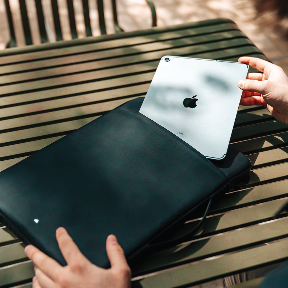 Mous MacBook Pro Sleeve With Handle – image 9