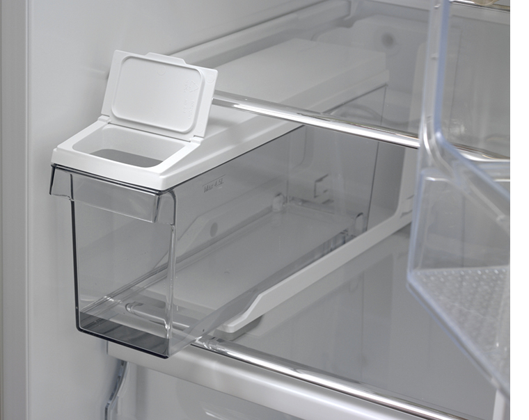 Hisense RS694N4BB1 side-by-side refrigerator Freestanding – image 6