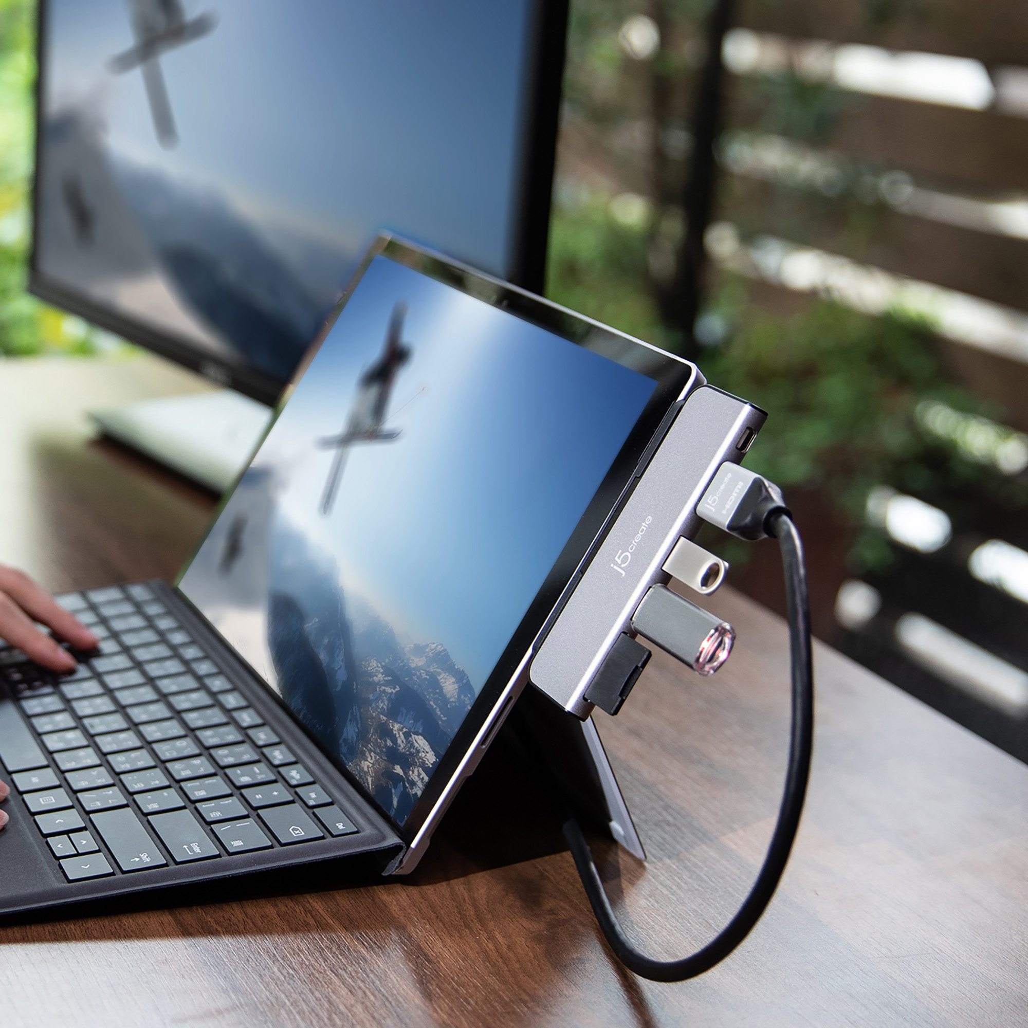 j5create JDD320S laptop dock/port replicator – image 8