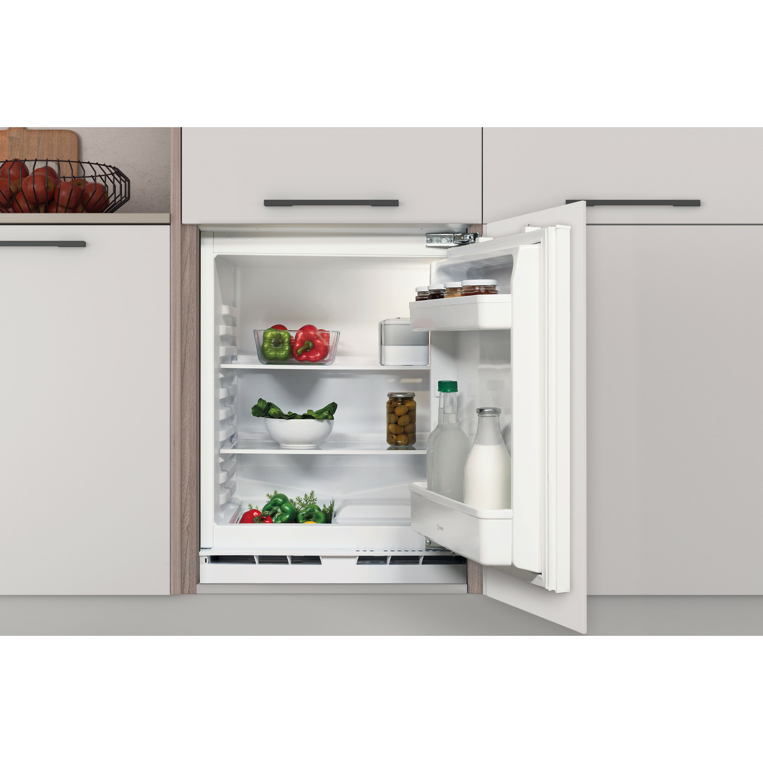 Indesit INBUL011.UK fridge Built-in – image 5