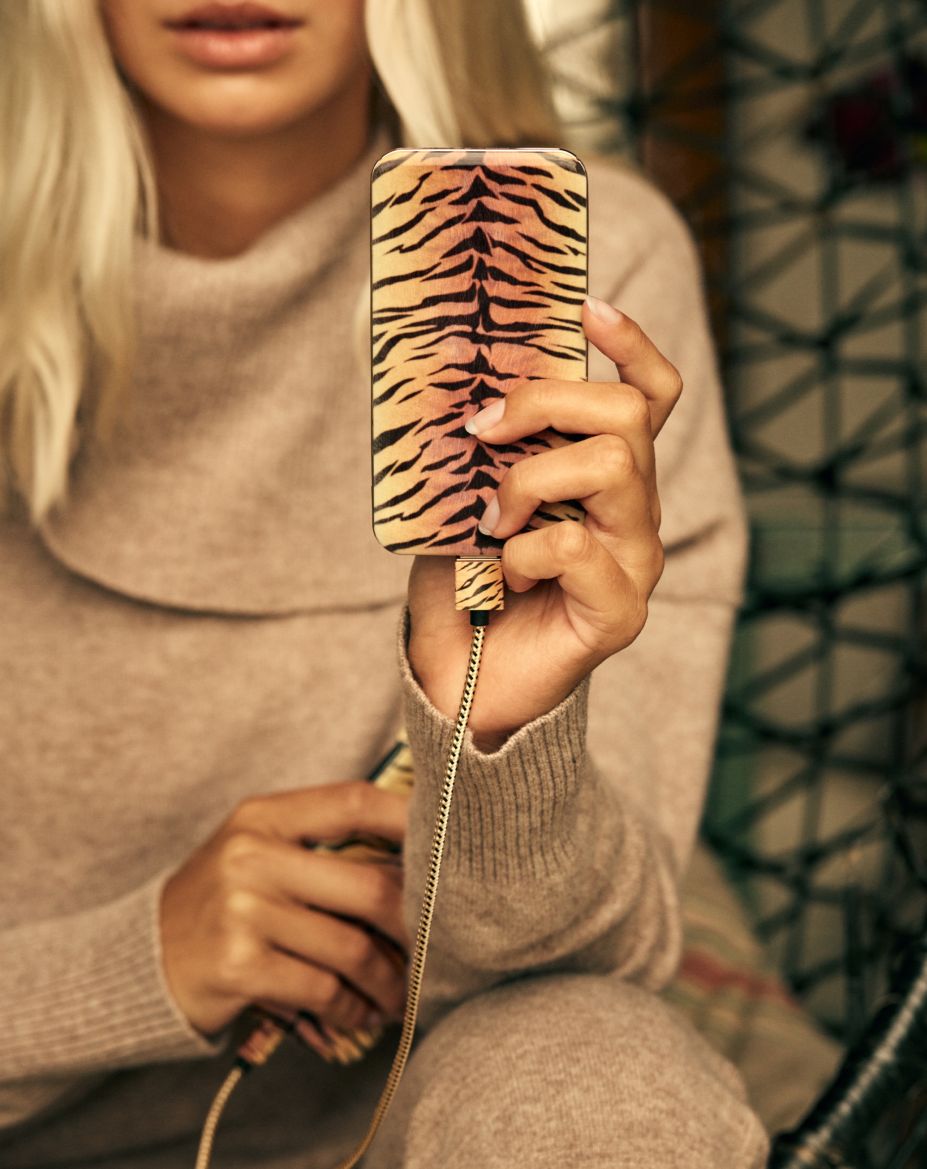 iDeal of Sweden Sunset Tiger – image 5