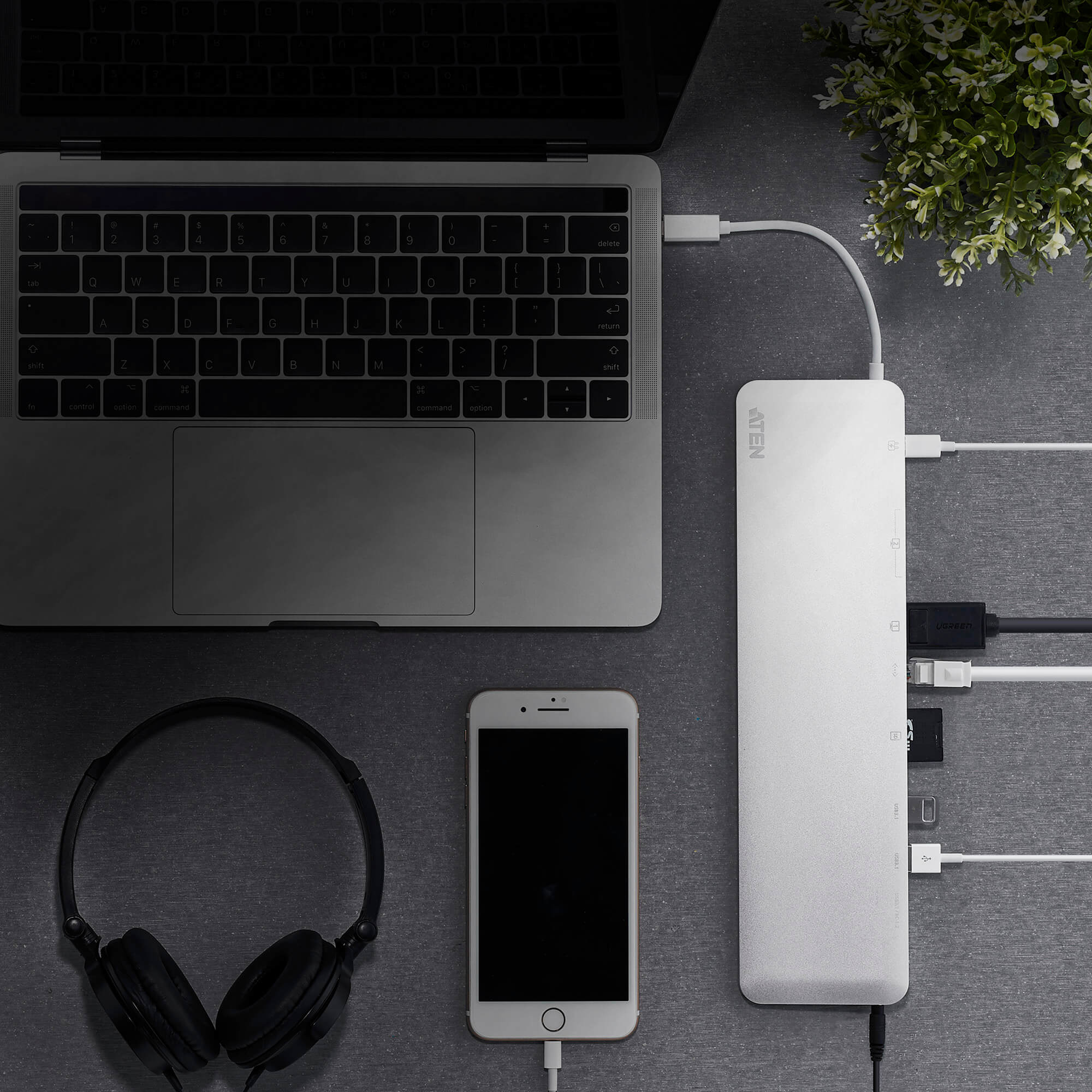 ATEN USB-C Multiport Dock with Power Pass-Thr – image 5