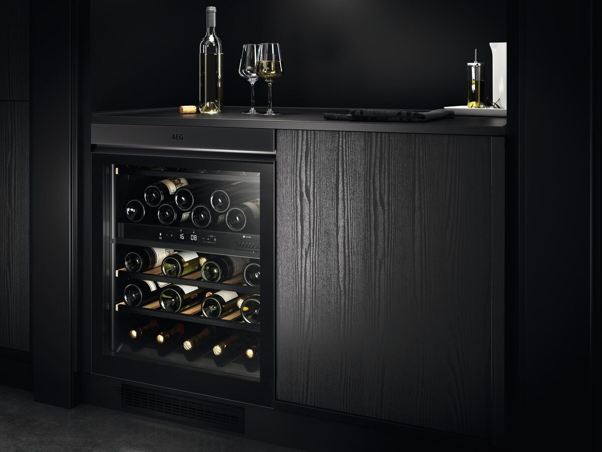 AEG AWUD040B8B Built-in Black 40 bottle(s) – image 7
