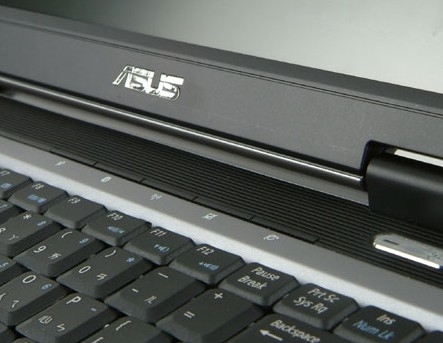 ASUS A8JC-H023H laptop – image 6