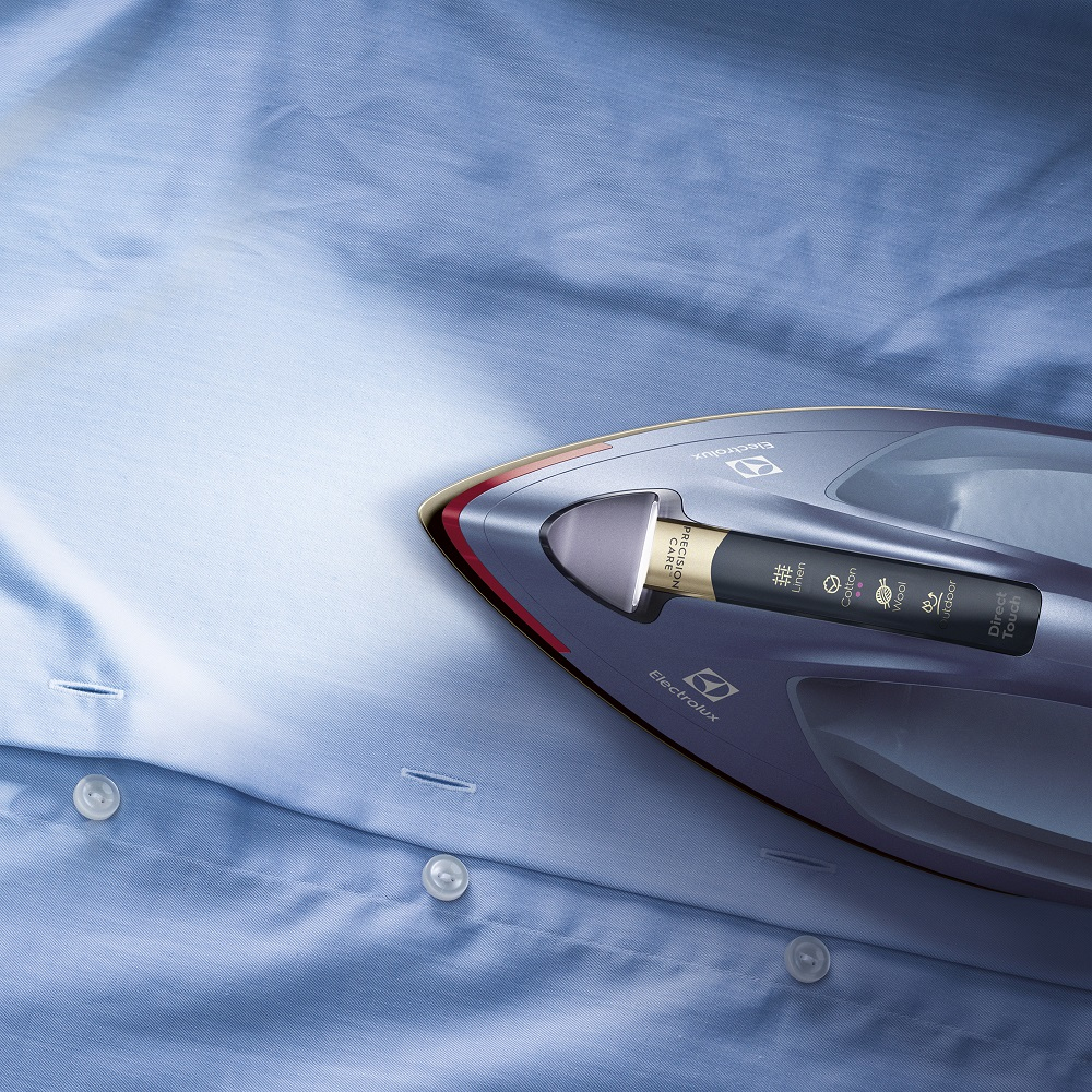 Electrolux E8ST16DBM steam ironing station – image 5