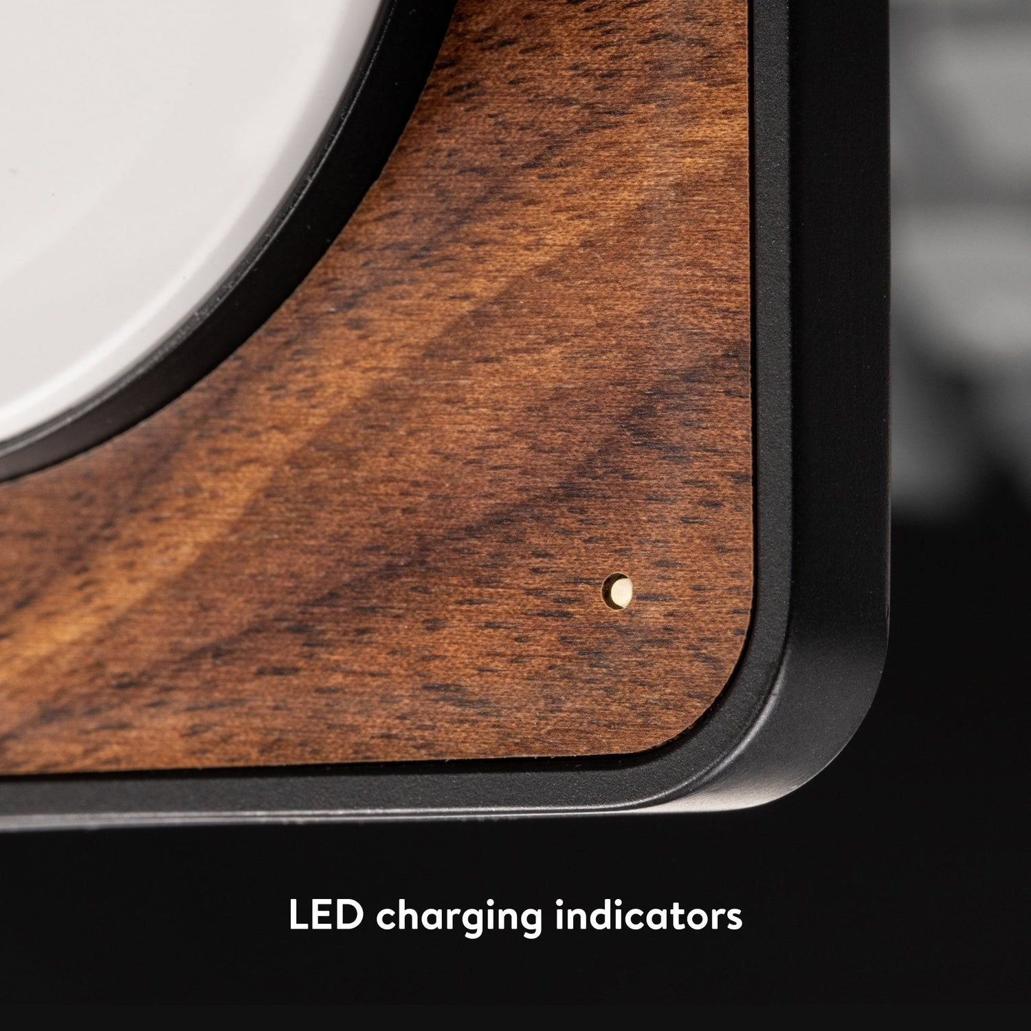 Mous Walnut Charging Pad with MagSafe – image 6
