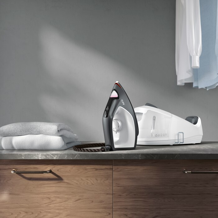 AEG ST6-1-8EG 2400 W 1.2 L Aluminium soleplate Grey, White – image 2